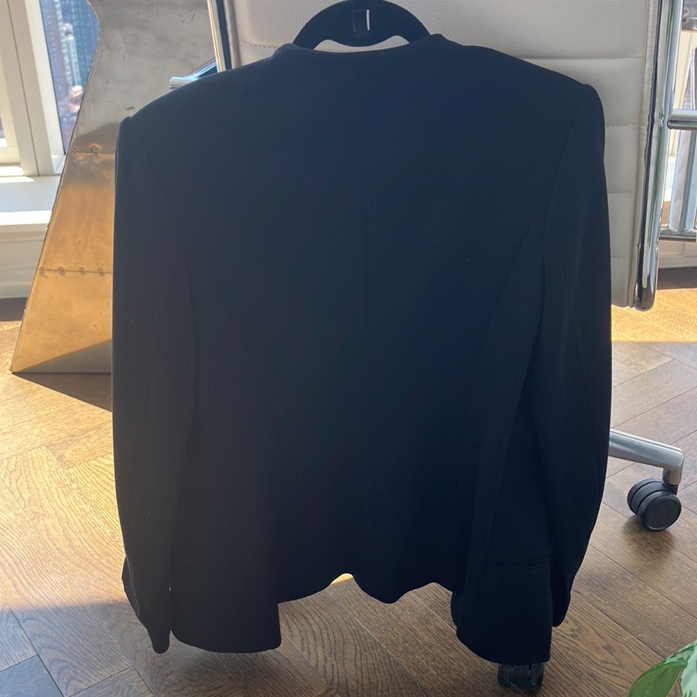 Blazer - Picture 4 of 5